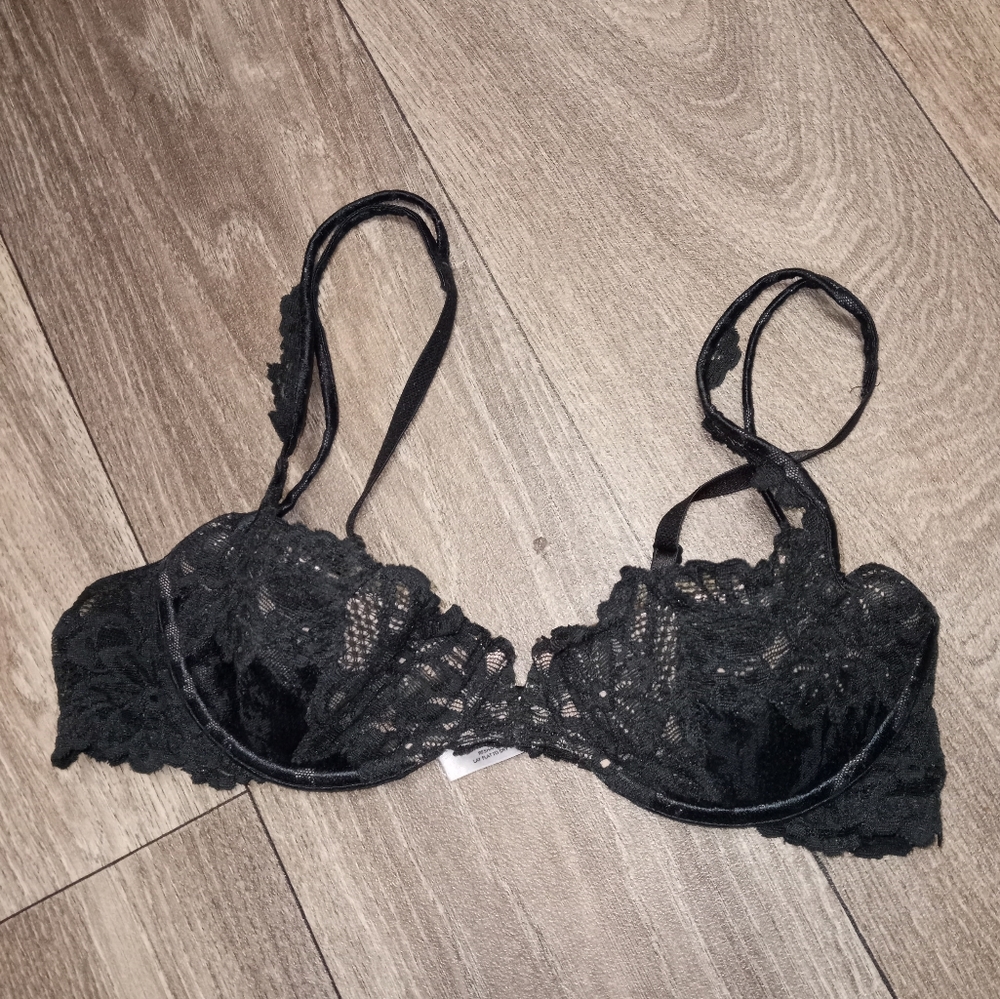 Victoria Secret black bra size 34B velvet and lace accents
